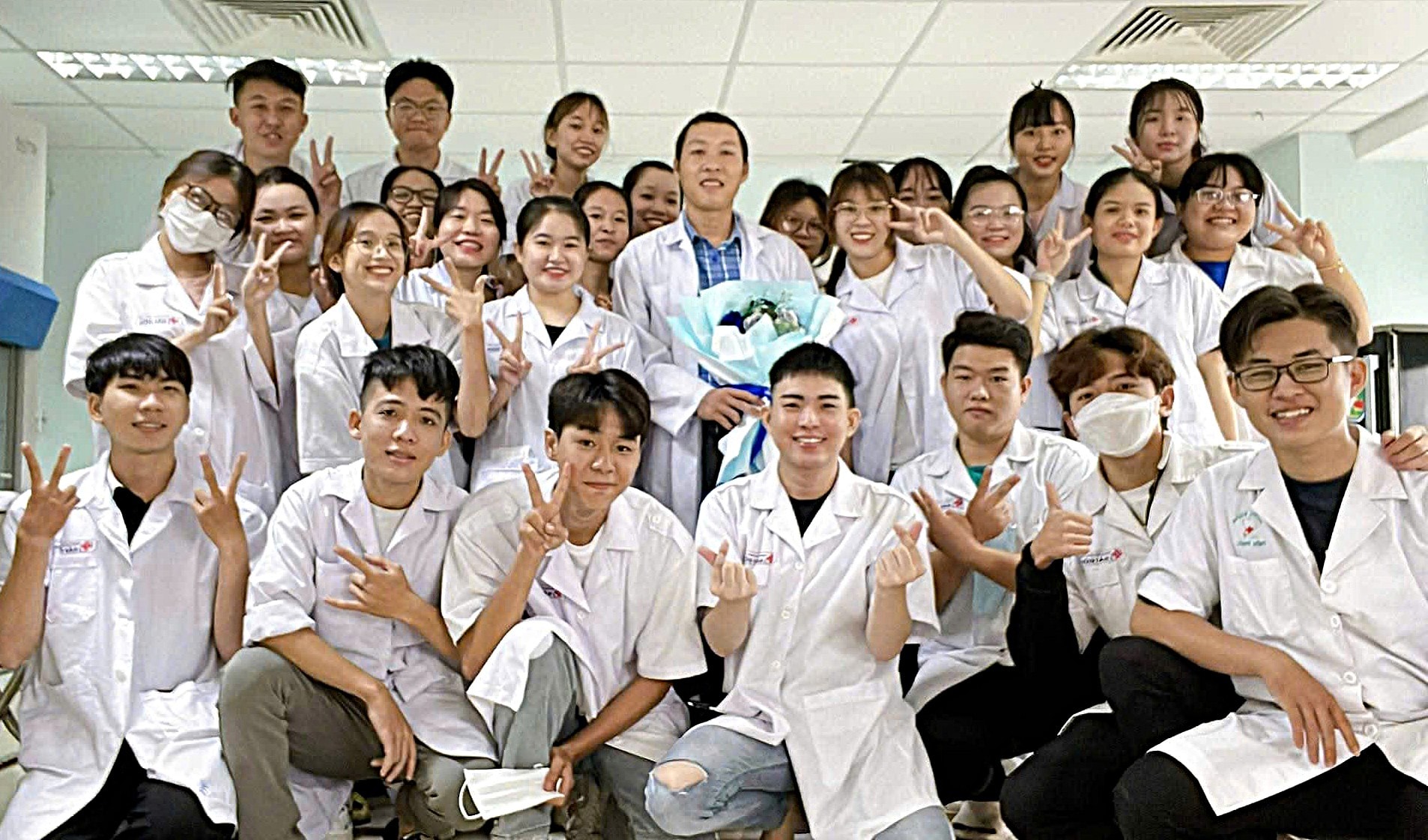 Tư vấn online suốt 10 năm, giảng viên 9X biến mạng xã hội thành 'cầu nối' cho người nhiễm HIV- Ảnh 4.