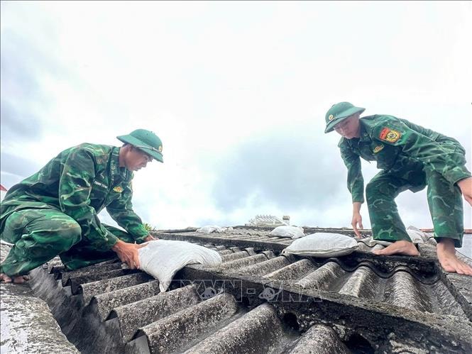 Bộ đội sẵn sàng lực lượng hỗ trợ nhân dân tại khu vực nguy cơ bị cô lập- Ảnh 1.