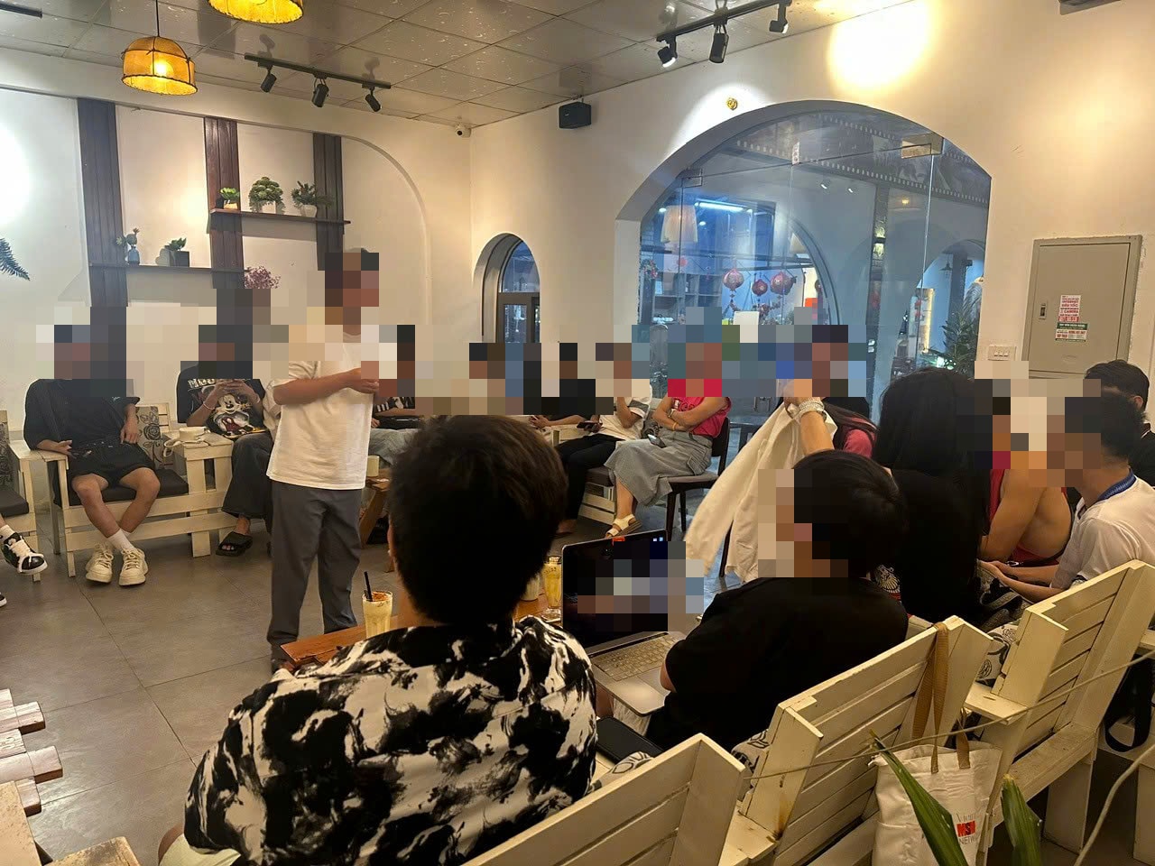 Đồng tính nam nhiễm HIV - Lời người trong cuộc (2): Vòng xoáy kép- Ảnh 4. Đồng tính nam nhiễm HIV - Lời người trong cuộc (2): Vòng xoáy kép- Ảnh 4.