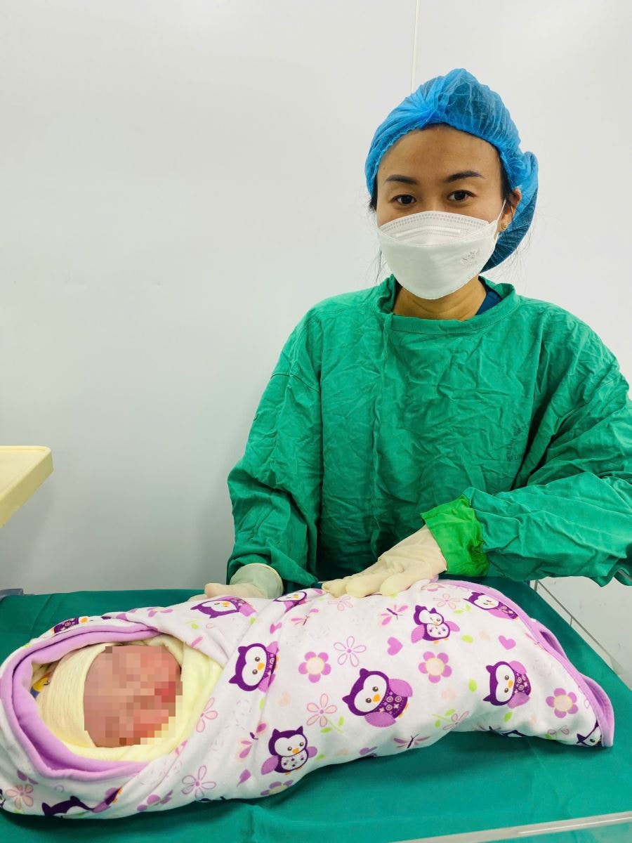 Cứu sản phụ dọa vỡ tử cung trên sẹo mổ cũ- Ảnh 1. Cứu sản phụ dọa vỡ tử cung trên sẹo mổ cũ- Ảnh 1.