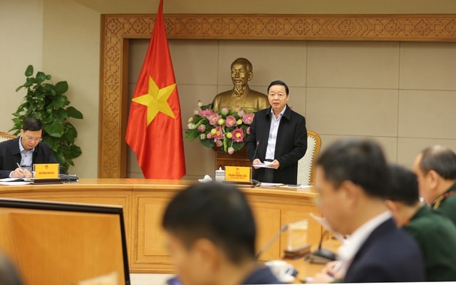 Phó Thủ tướng: Phòng chống bão số 13 trong 'tình trạng khẩn cấp hơn và nguy hiểm hơn'- Ảnh 3.