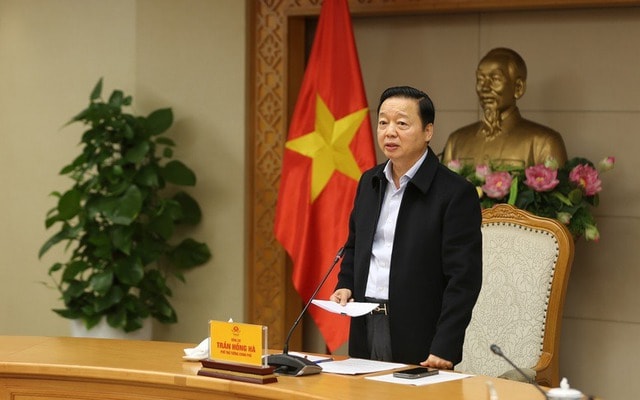 Phó Thủ tướng: Phòng chống bão số 13 trong 'tình trạng khẩn cấp hơn và nguy hiểm hơn'- Ảnh 1.