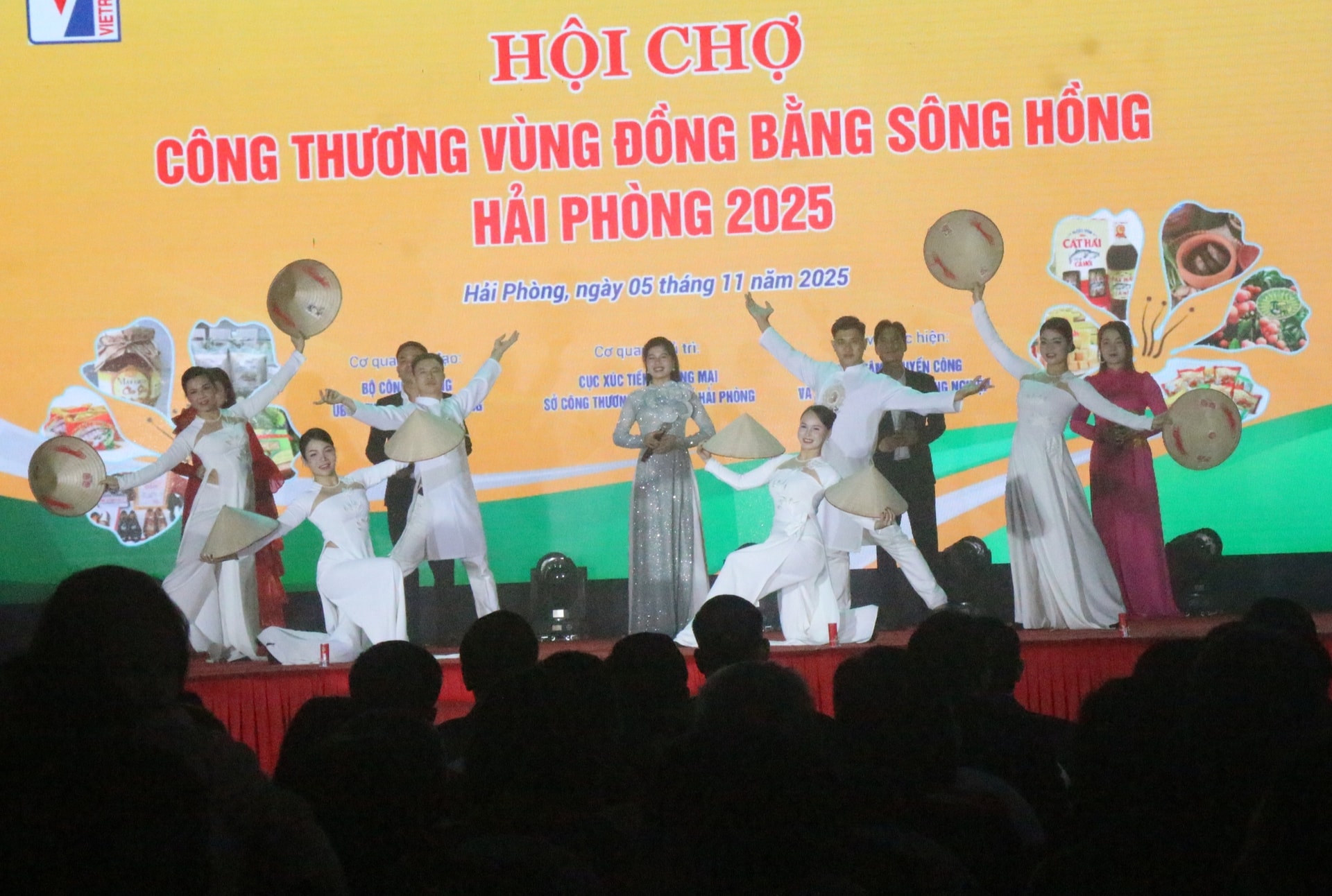 Hội chợ lớn nhất Hải Phòng sau sáp nhập có gì đặc biệt?- Ảnh 1. Hội chợ lớn nhất Hải Phòng sau sáp nhập có gì đặc biệt?- Ảnh 1.