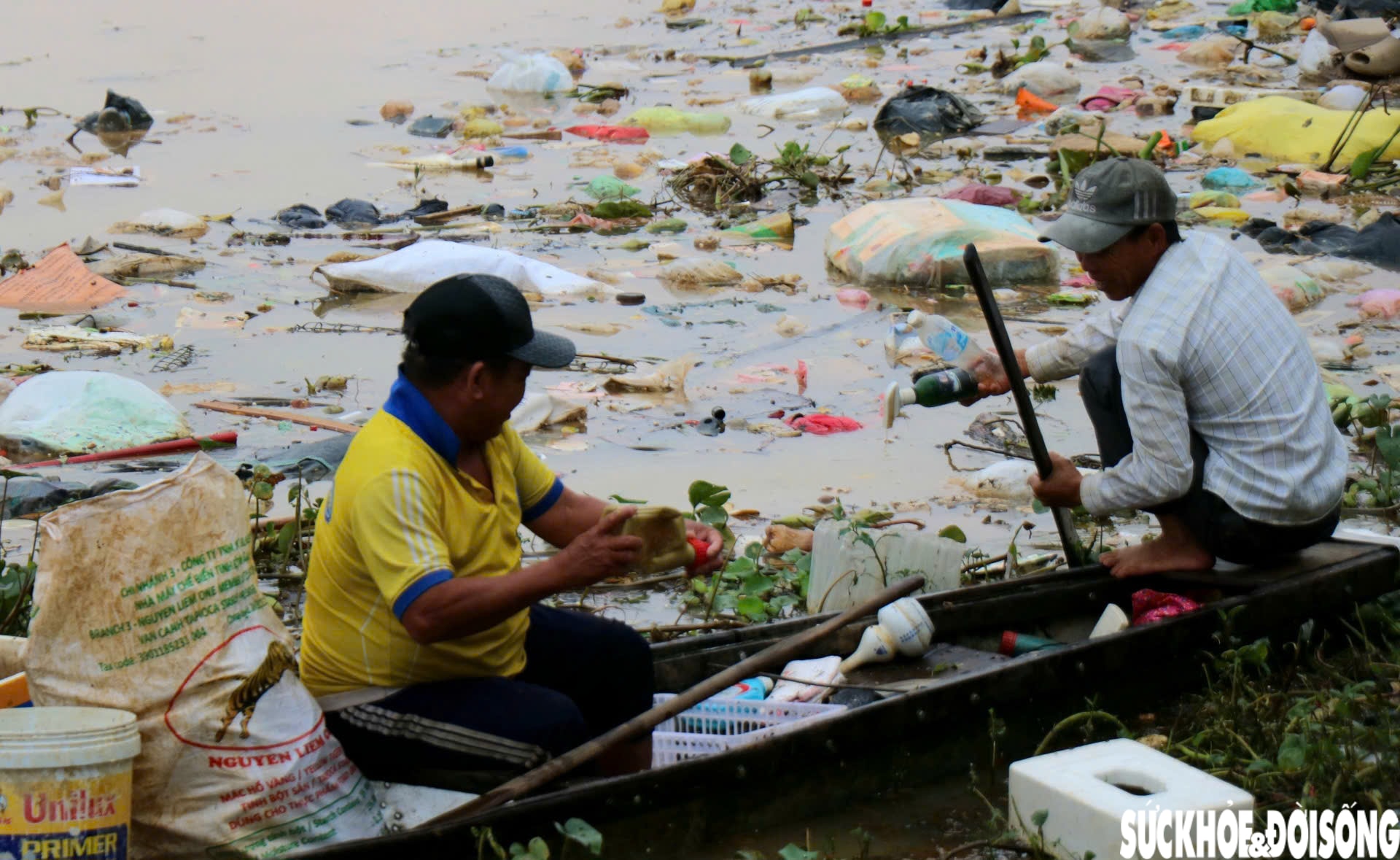 Sông hồ ở Huế ngập rác sau lũ, toàn thành phố thu gom hơn 5.500 tấn về nơi xử lý- Ảnh 4.