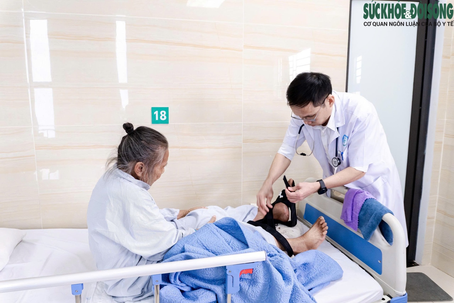 Nhiều người bị chấn thương nặng khi di chuyển, dọn dẹp trong mưa lũ- Ảnh 2.