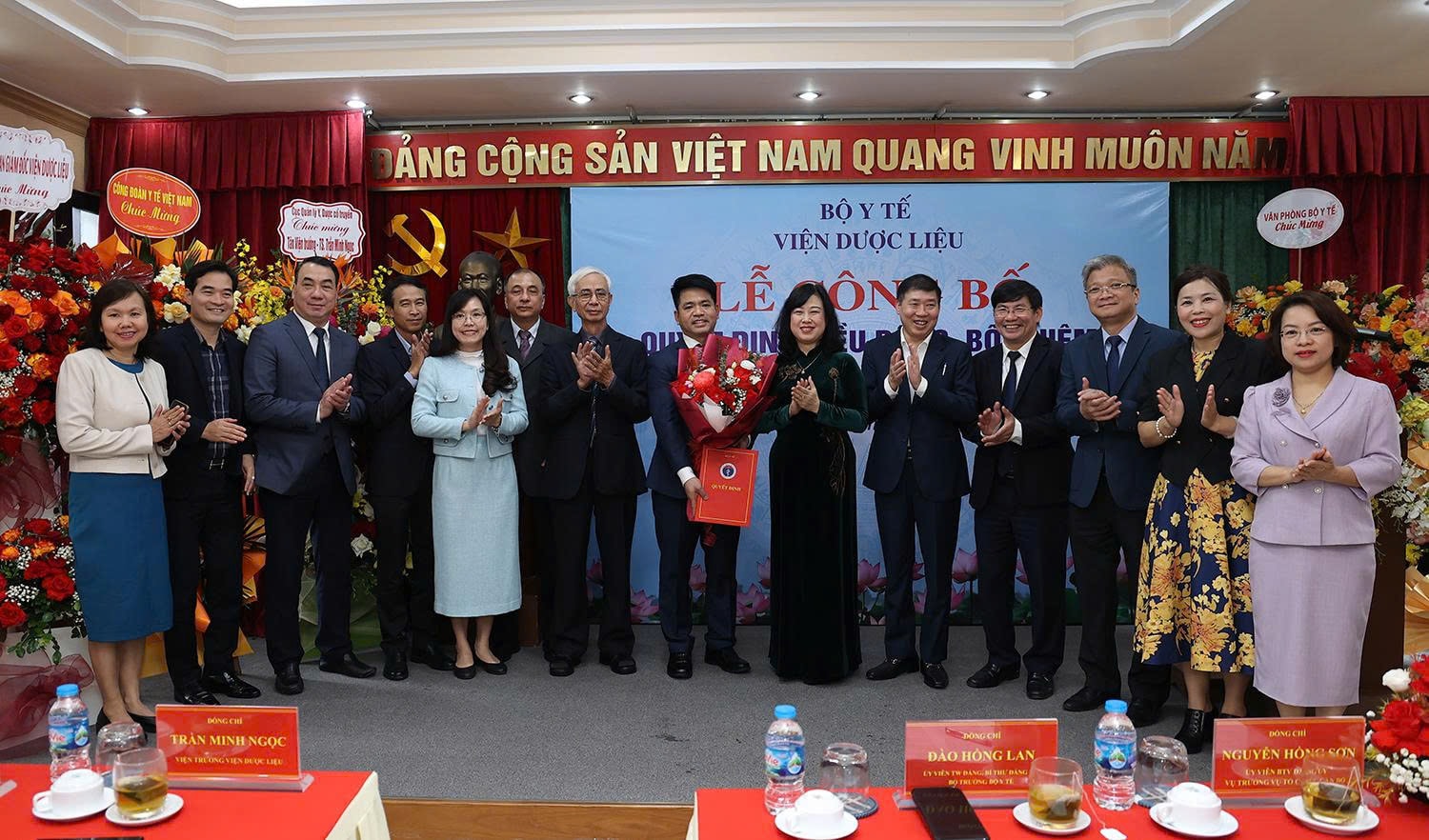 Bộ trưởng Đào Hồng Lan trao quyết định điều động, bổ nhiệm Viện trưởng Viện Dược liệu- Ảnh 3. Bộ trưởng Đào Hồng Lan trao quyết định điều động, bổ nhiệm Viện trưởng Viện Dược liệu- Ảnh 3.