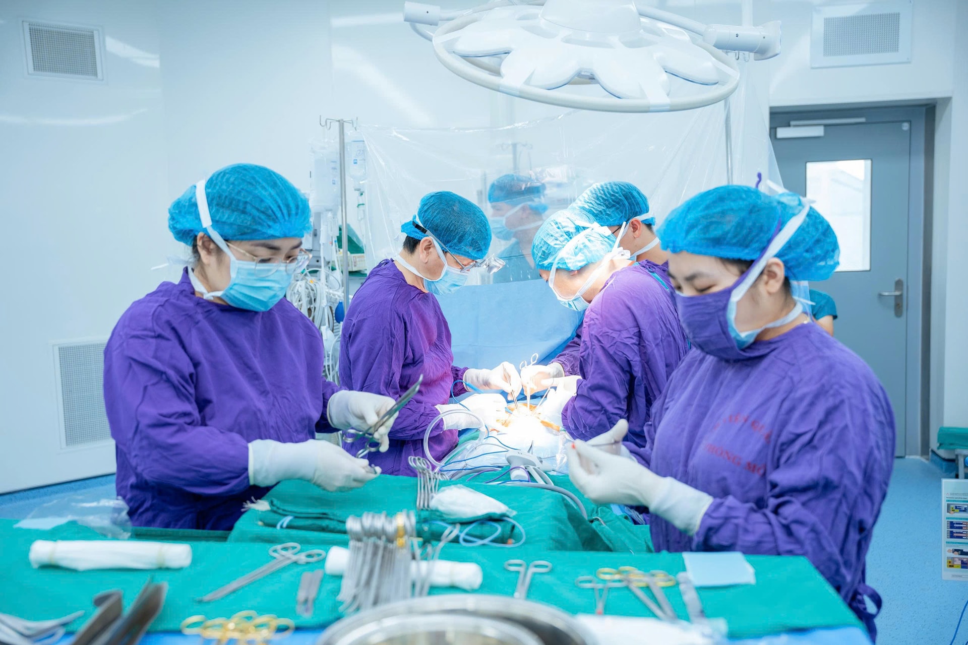 Tiên phong thực hiện những ca ghép tạng ghi dấu ấn nền y học Việt Nam với thế giới- Ảnh 2.