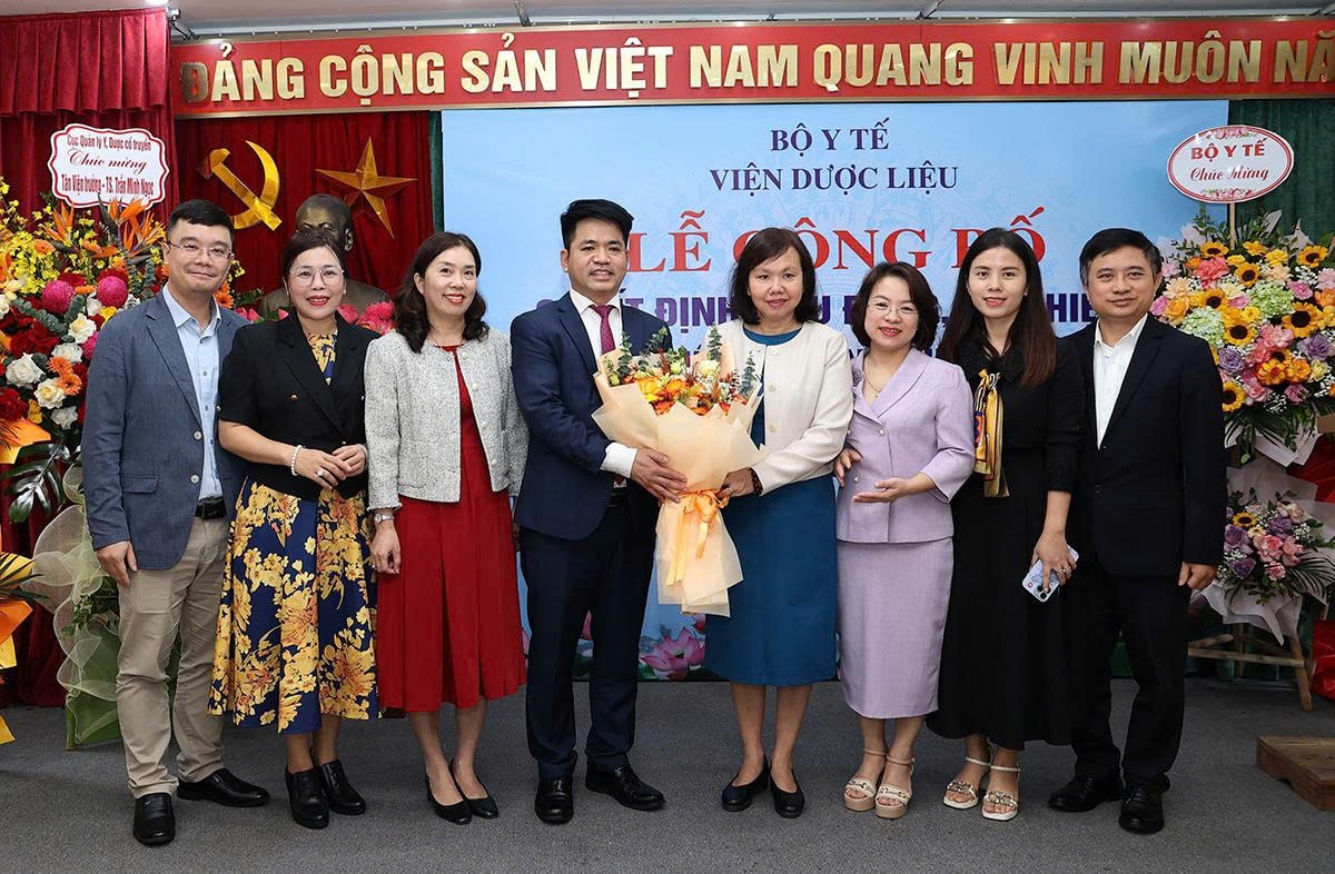 Bộ trưởng Đào Hồng Lan trao quyết định điều động, bổ nhiệm Viện trưởng Viện Dược liệu- Ảnh 5. Bộ trưởng Đào Hồng Lan trao quyết định điều động, bổ nhiệm Viện trưởng Viện Dược liệu- Ảnh 5.