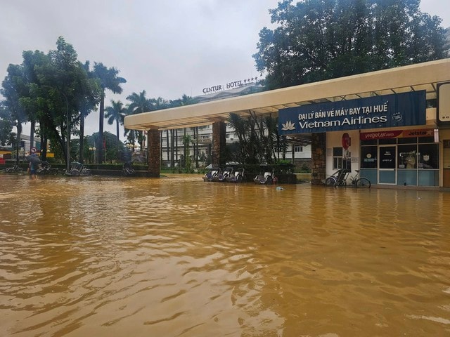 Không khí lạnh duy trì, Bắc Bộ trời lạnh, Trung Bộ mưa to do ảnh hưởng bão Kalmaegi- Ảnh 2. Không khí lạnh duy trì, Bắc Bộ trời lạnh, Trung Bộ mưa to do ảnh hưởng bão Kalmaegi- Ảnh 2.