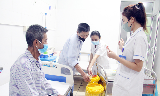 Đẩy mạnh đầu tư công nghệ quản lý chất thải y tế, kiểm soát nguy cơ lây nhiễm- Ảnh 1.