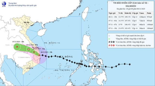 Đổ bộ vào đất liền các tỉnh Gia Lai và Đắk Lắk, bão số 13 tiếp tục di chuyển rất nhanh- Ảnh 2. Đổ bộ vào đất liền các tỉnh Gia Lai và Đắk Lắk, bão số 13 tiếp tục di chuyển rất nhanh- Ảnh 2.
