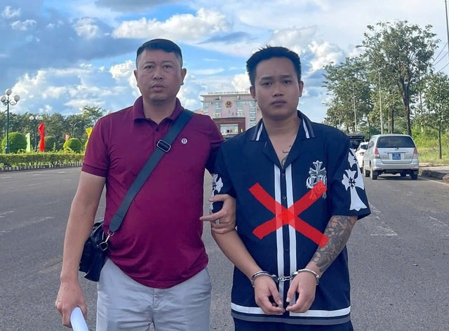 Bắt đối tượng trốn truy nã, xuất cảnh trái phép sang Campuchia- Ảnh 1. Bắt đối tượng trốn truy nã, xuất cảnh trái phép sang Campuchia- Ảnh 1.