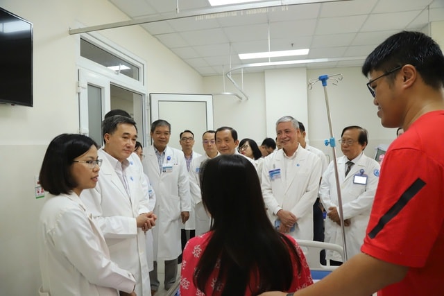 Bé gái của sản phụ Singapore được thông tim bào thai tại Việt Nam chào đời khỏe mạnh- Ảnh 1. Bé gái của sản phụ Singapore được thông tim bào thai tại Việt Nam chào đời khỏe mạnh- Ảnh 1.