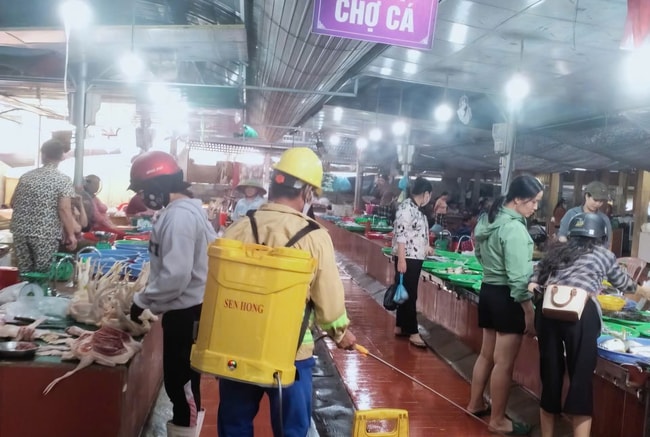 Khuyến cáo quan trọng phòng dịch bệnh sau mưa lũ lịch sử ở Huế- Ảnh 2. Khuyến cáo quan trọng phòng dịch bệnh sau mưa lũ lịch sử ở Huế- Ảnh 2.