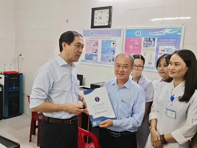 Trong mưa lũ, trạm y tế ở Huế vẫn bám trụ, chăm sóc sức khỏe nhân dân- Ảnh 4.