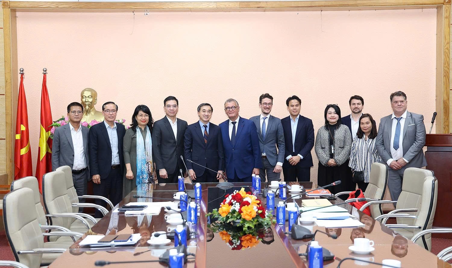 Thứ trưởng Trần Văn Thuấn làm việc với đoàn công tác Bộ Châu Âu và Ngoại giao Pháp- Ảnh 7. Thứ trưởng Trần Văn Thuấn làm việc với đoàn công tác Bộ Châu Âu và Ngoại giao Pháp- Ảnh 7.