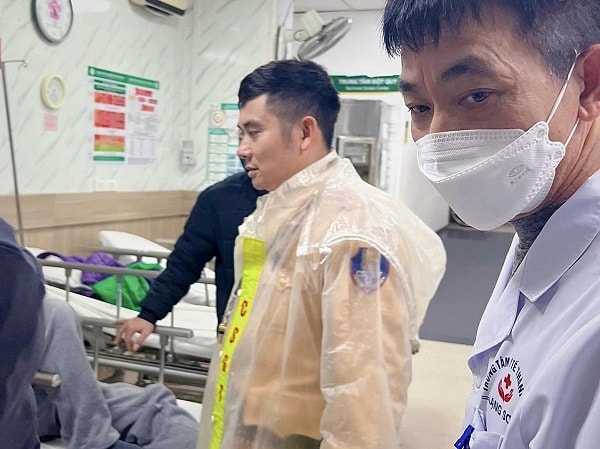 CSGT Hà Nội mở đường ‘thần tốc’ đưa bệnh nhân đột quỵ đến bệnh viện - Ảnh 1.