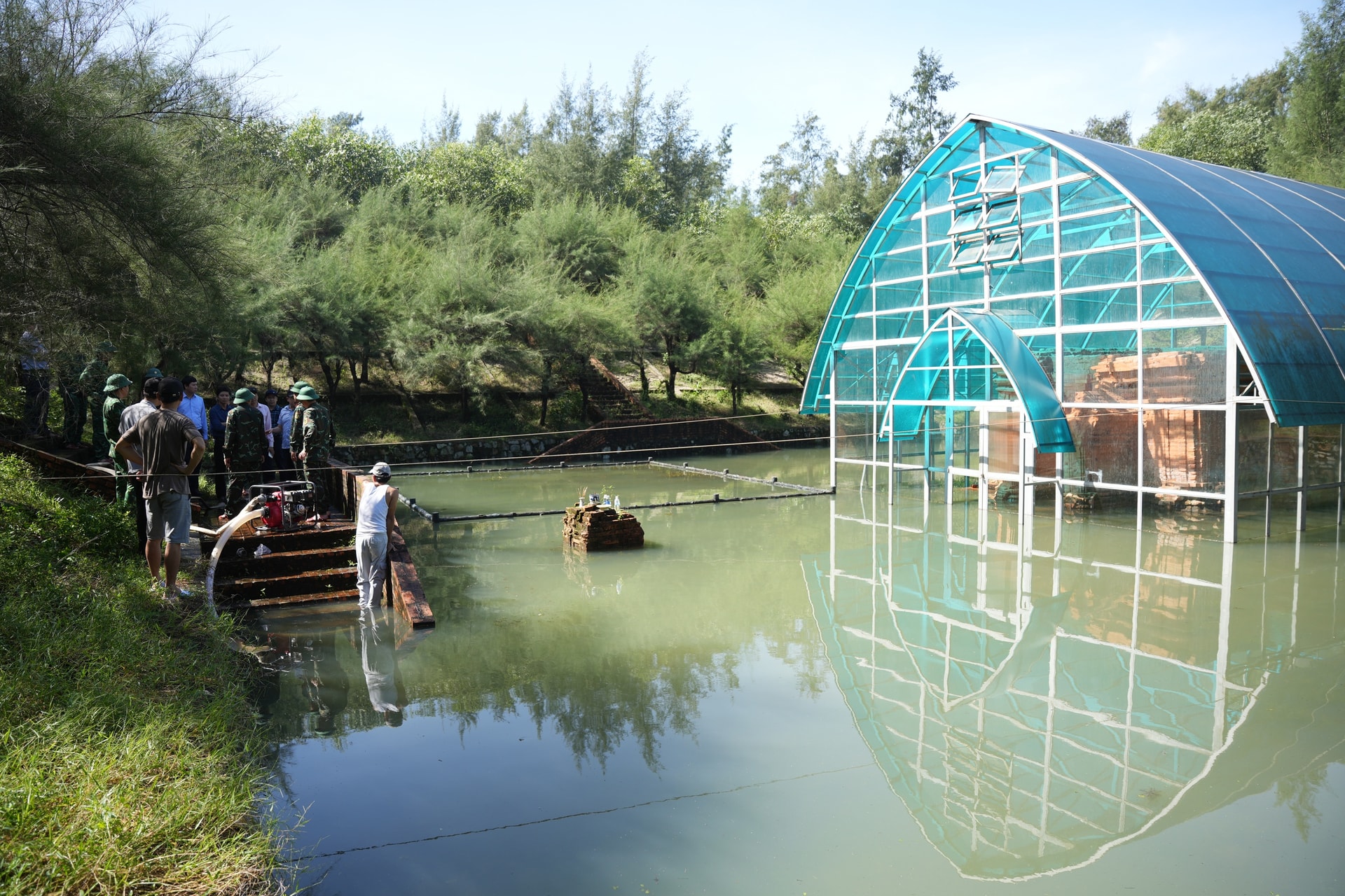 Tháp Chăm nghìn năm tuổi ở Huế vẫn chìm trong nước sau mưa lũ lịch sử- Ảnh 2. Tháp Chăm nghìn năm tuổi ở Huế vẫn chìm trong nước sau mưa lũ lịch sử- Ảnh 2.