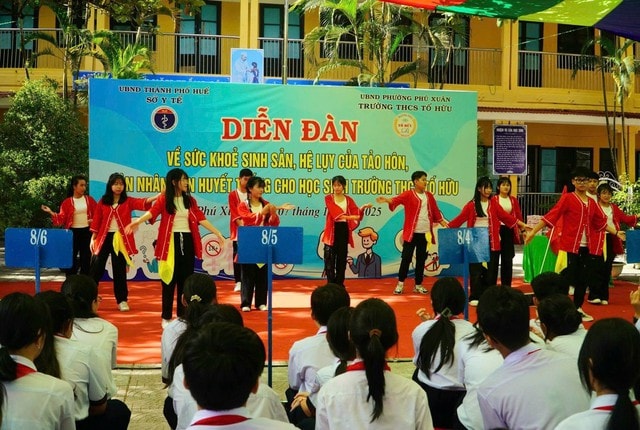 Bảo vệ trẻ em trên không gian mạng: Trách nhiệm từ gia đình, nhà trường và xã hội- Ảnh 1. Bảo vệ trẻ em trên không gian mạng: Trách nhiệm từ gia đình, nhà trường và xã hội- Ảnh 1.