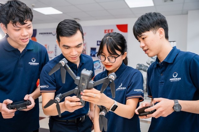 Nữ sinh khoa học công nghệ lựa chọn rẽ hướng, tự tin theo đuổi giấc mơ với phiên bản tốt hơn mỗi ngày- Ảnh 1. Nữ sinh khoa học công nghệ lựa chọn rẽ hướng, tự tin theo đuổi giấc mơ với phiên bản tốt hơn mỗi ngày- Ảnh 1.