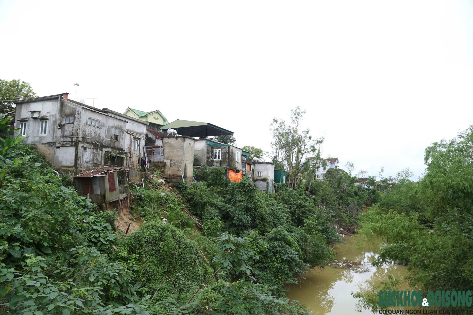 Sạt lở áp sát khu dân cư ở Nghệ An sau hai cơn bão lớn- Ảnh 13.