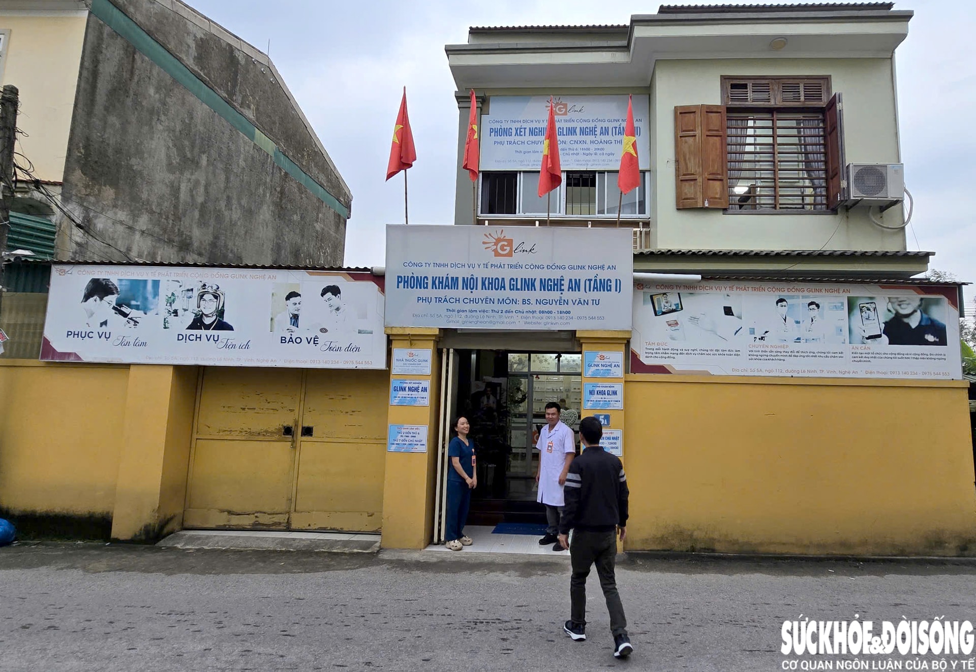 Giữa nhịp sống hối hả của phố thị, có một căn nhà nhỏ nằm khuất trong ngõ 112 Lệ Ninh (TP Vinh cũ, nay là phường Vinh Hưng, Nghệ An). Không bảng hiệu rực rỡ, nhưng mỗi ngày, nơi ấy vẫn sáng đèn để đón những người trẻ đang đi tìm sự an toàn. Đó là Glink Nghệ An – phòng khám cộng đồng hỗ trợ dự phòng và điều trị HIV cho nhóm nguy cơ cao, đặc biệt là MSM – những người vẫn còn e dè, lo sợ, ngại lộ diện vì sợ ánh nhìn kỳ thị của người khác.