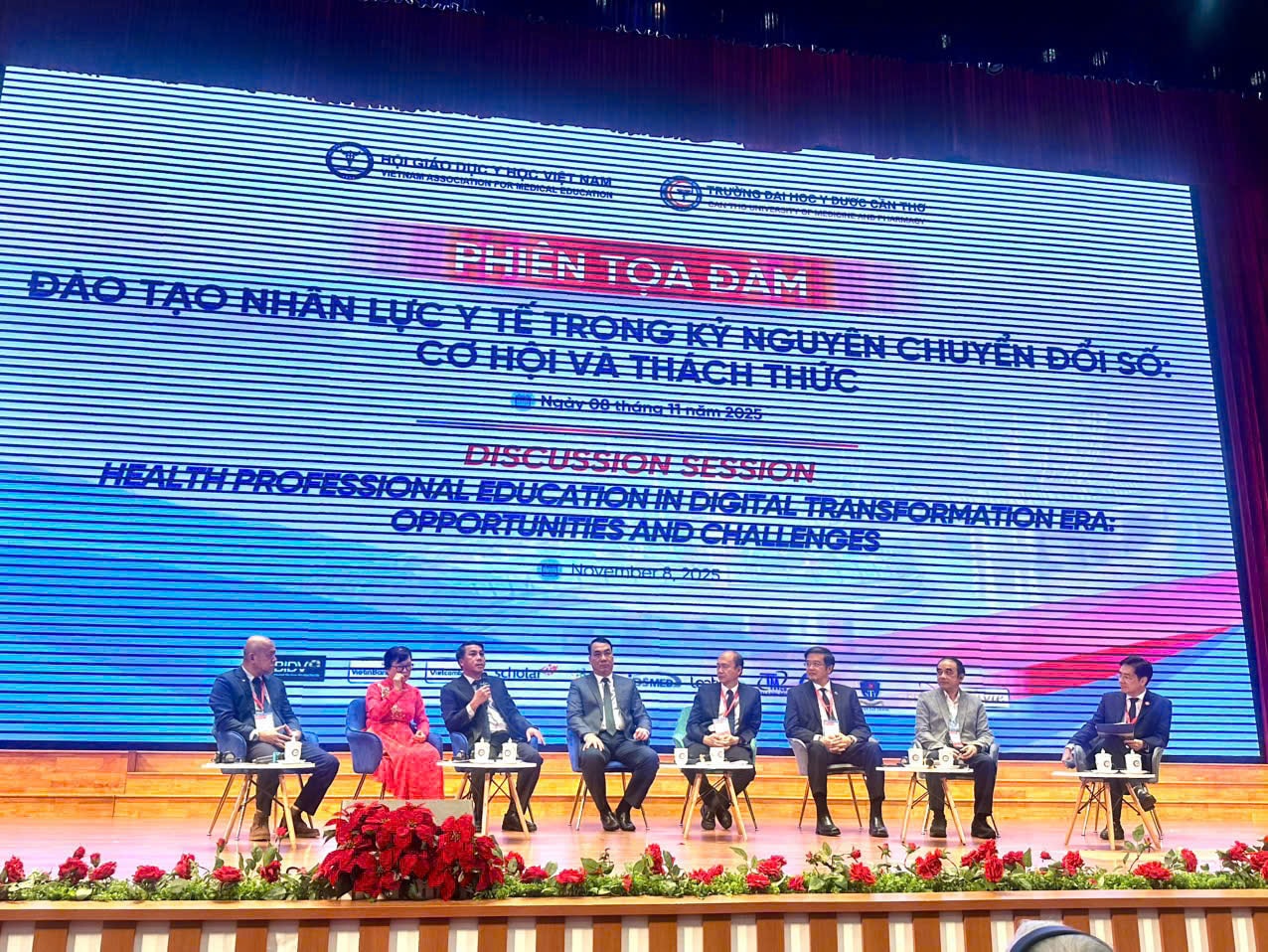 Đổi mới đào tạo nhân lực y tế, AI hay bất cứ công nghệ nào không thể thay thế người thầy- Ảnh 2.