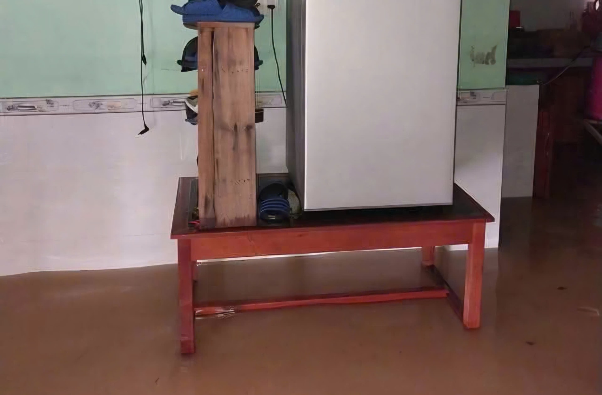 Nước bủa vây, người dân 'rốn lũ' ở Huế đi lại bằng ghe thuyền hơn 15 ngày- Ảnh 8.