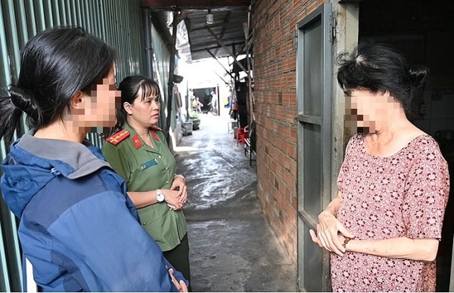 Gia đình lập bàn thờ vì tưởng đã chết, công an bất ngờ đưa thanh niên bị lừa sang Campuchia trở về- Ảnh 1.