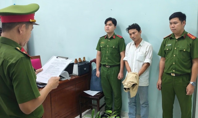 Cựu cán bộ đăng ký đất đai ở Đà Nẵng bị bắt sau 3 năm lẩn trốn- Ảnh 1. Cựu cán bộ đăng ký đất đai ở Đà Nẵng bị bắt sau 3 năm lẩn trốn- Ảnh 1.