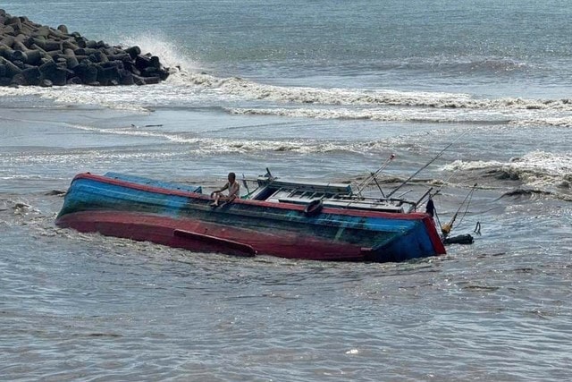 5 tàu cá ở Lâm Đồng bị chìm do ảnh hưởng mưa lũ- Ảnh 1. 5 tàu cá ở Lâm Đồng bị chìm do ảnh hưởng mưa lũ- Ảnh 1.