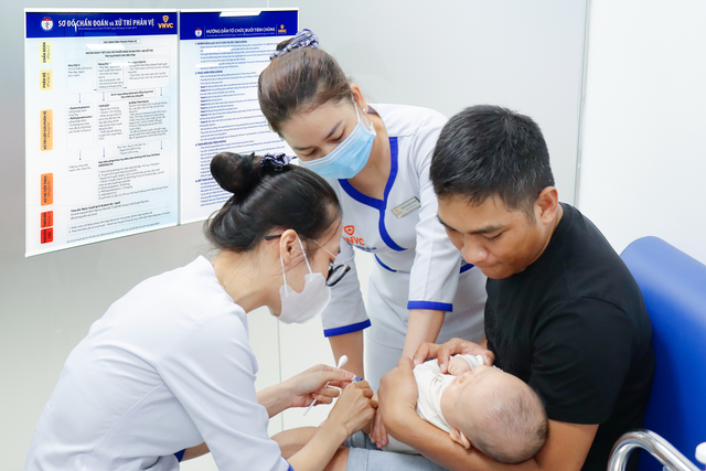 Tiêm sớm vắc xin phế cầu 20 và não mô cầu cho trẻ em từ 6 tuần tuổi- Ảnh 1. Tiêm sớm vắc xin phế cầu 20 và não mô cầu cho trẻ em từ 6 tuần tuổi- Ảnh 1.