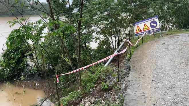 Người dân bất an vì sạt lở, sụt lún sau mưa lũ- Ảnh 2. Người dân bất an vì sạt lở, sụt lún sau mưa lũ- Ảnh 2.