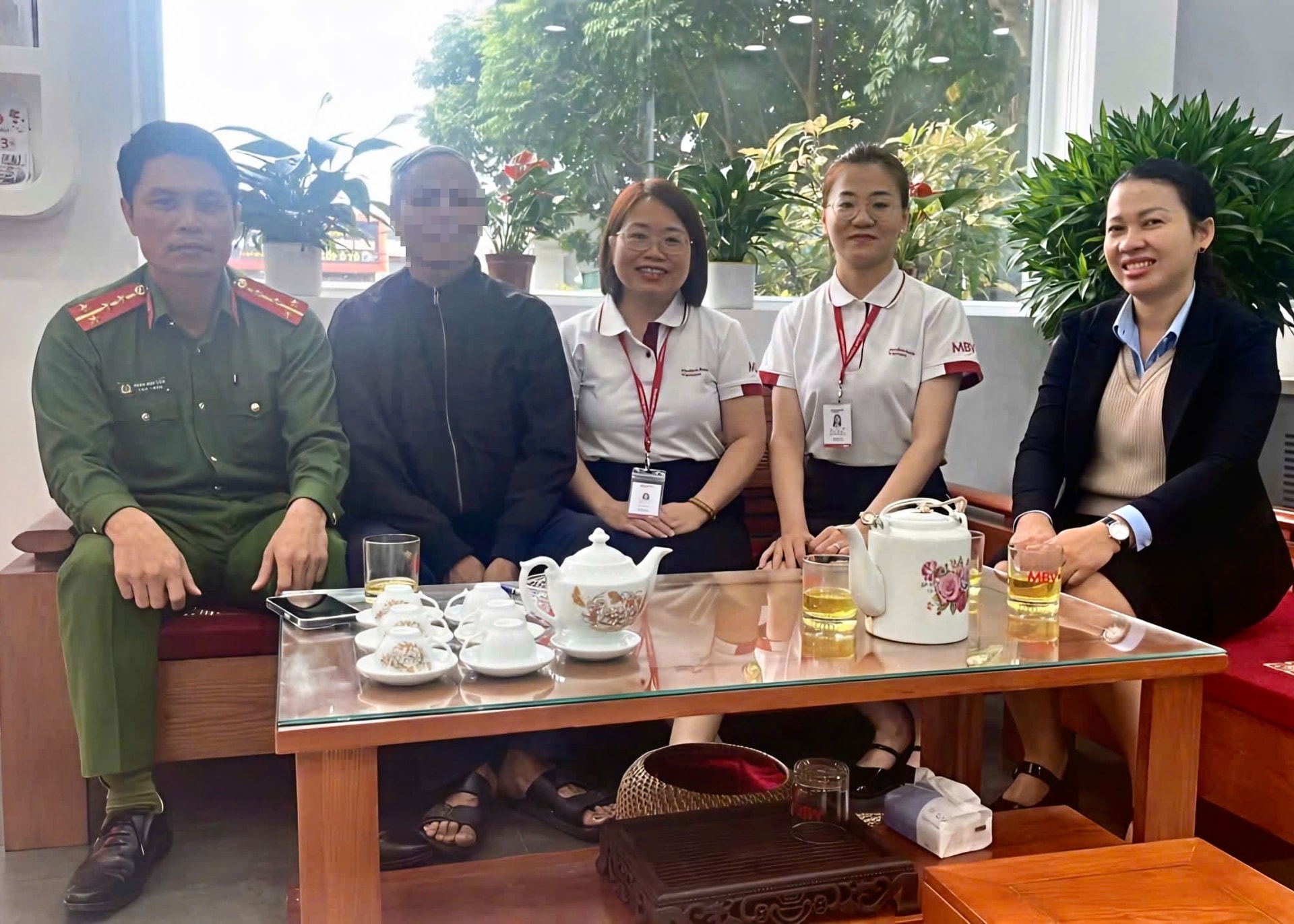 Ngăn chặn cú lừa đảo giả danh công an, bảo toàn 250 triệu đồng cho khách hàng- Ảnh 1.