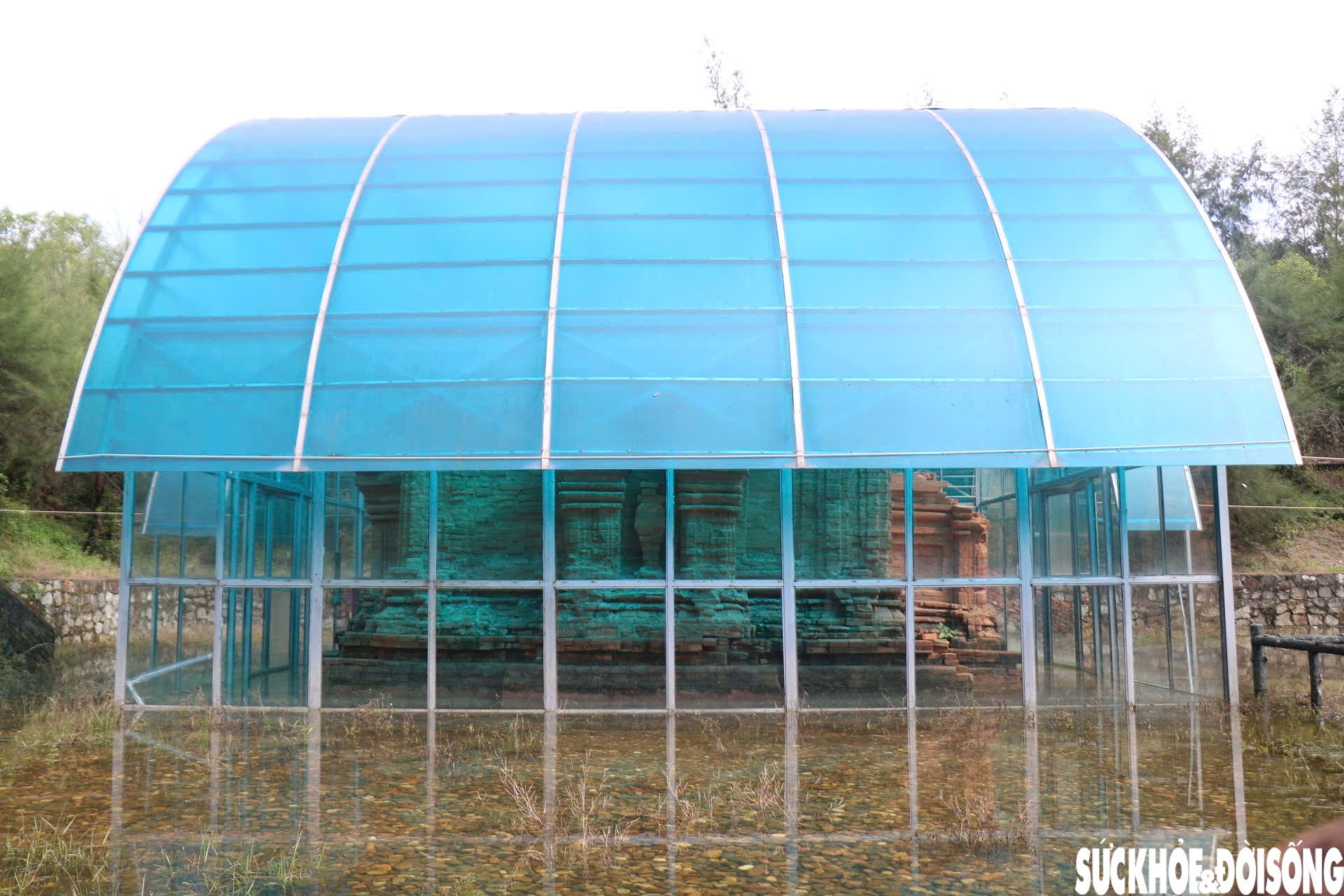 Hình ảnh mới nhất về Tháp Chăm nghìn năm tuổi ở Huế sau nhiều ngày bị ngâm trong nước- Ảnh 4.