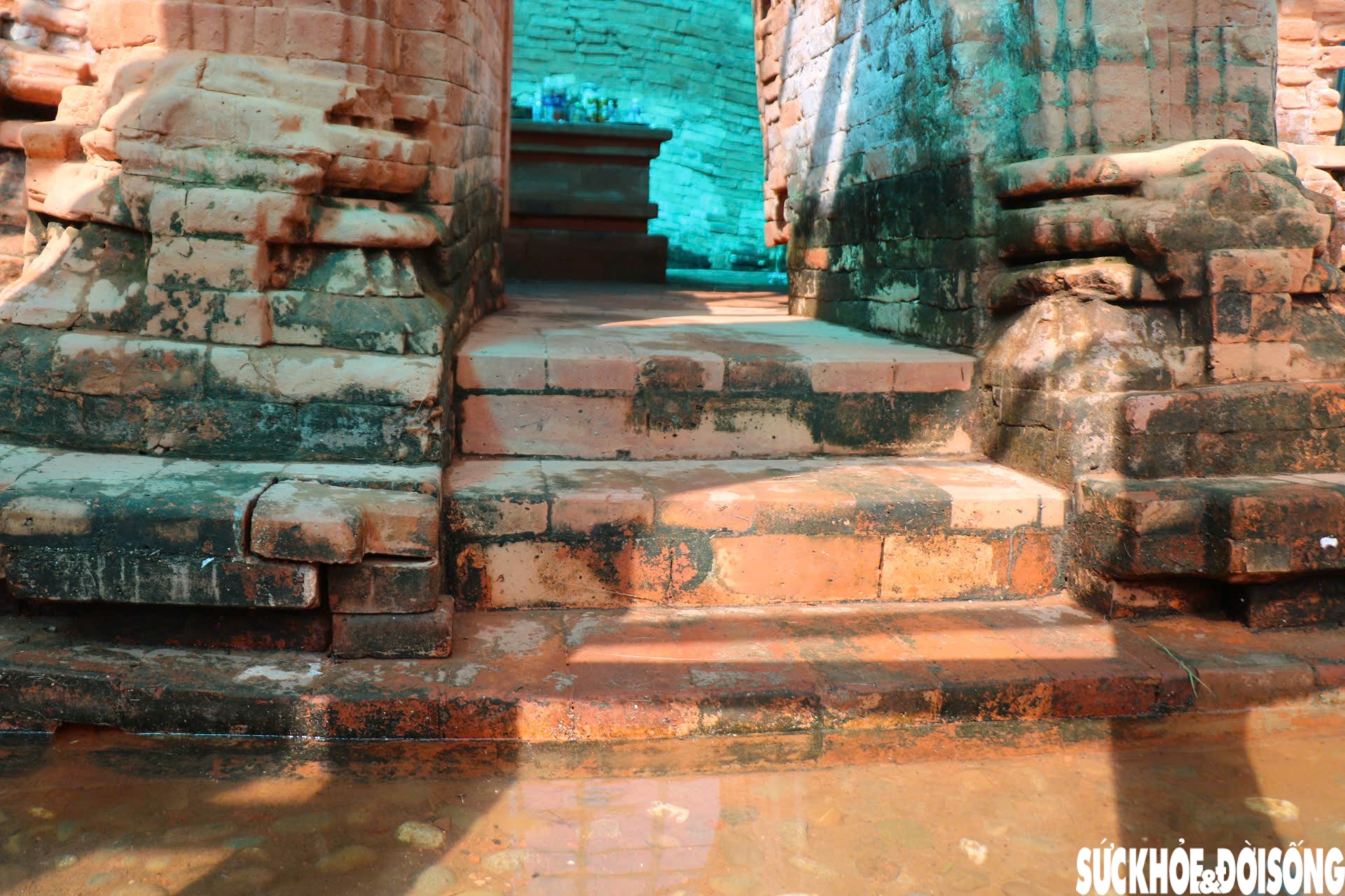 Hình ảnh mới nhất về Tháp Chăm nghìn năm tuổi ở Huế sau nhiều ngày bị ngâm trong nước- Ảnh 8.