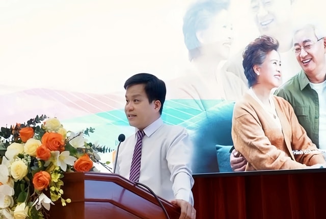 Trung tâm Kiểm soát bệnh tật TPHCM thúc đẩy mở rộng tiêm chủng cho người cao tuổi và người có bệnh nền,- Ảnh 1.