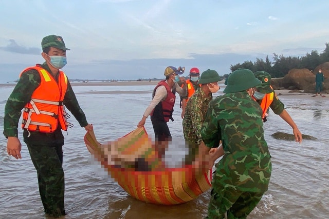 Tìm thấy thi thể du khách bị cuốn trôi khi tắm biển ở Lâm Đồng- Ảnh 1. Tìm thấy thi thể du khách bị cuốn trôi khi tắm biển ở Lâm Đồng- Ảnh 1.