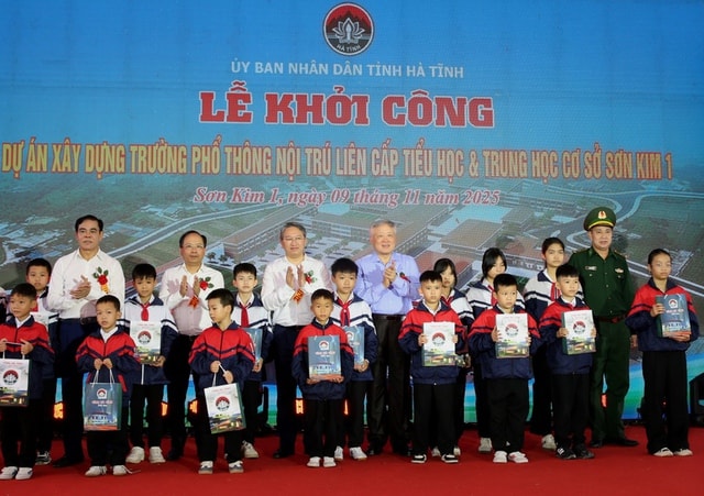 Thủ tướng: 'Đầu tư cho giáo dục vùng biên là đầu tư cho sự phát triển bền vững của Tổ quốc'- Ảnh 4.