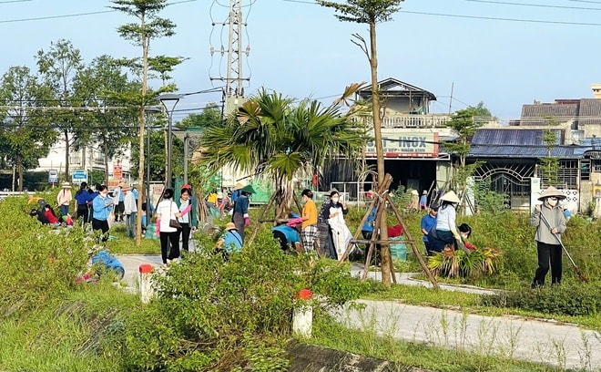 Huế ra quân tổng vệ sinh môi trường khắc phục hậu quả sau lũ lịch sử- Ảnh 6. Huế ra quân tổng vệ sinh môi trường khắc phục hậu quả sau lũ lịch sử- Ảnh 6.