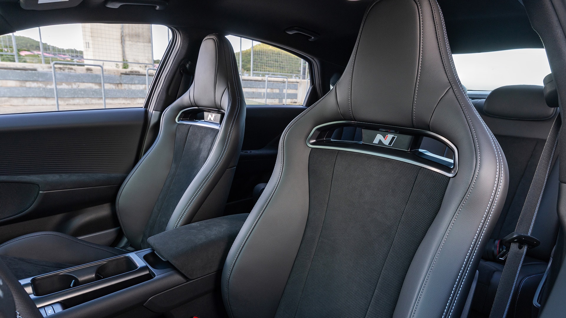 Ioniq 6 N 2026: Tham vọng chinh phục dòng sedan điện hiệu năng cao của Hyundai - 5