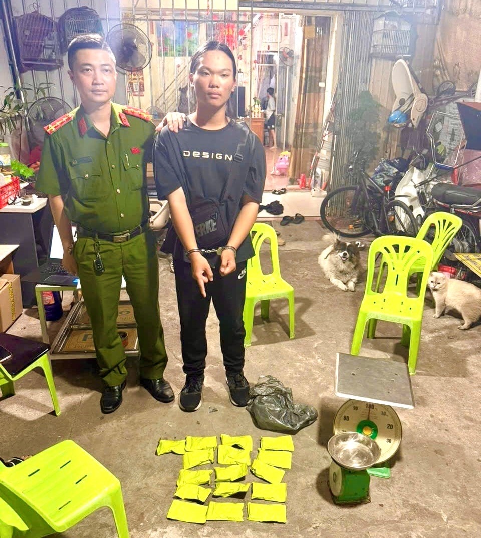 Tin mới vụ giấu 20 kg bạc dưới đế giày vận chuyển trái phép qua biên giới- Ảnh 1. Tin mới vụ giấu 20 kg bạc dưới đế giày vận chuyển trái phép qua biên giới- Ảnh 1.