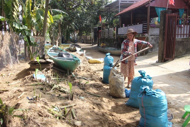 Sạt lở đe dọa ‘nuốt’ nhà dân, hàng trăm hộ ven sông thấp thỏm lo sợ- Ảnh 12.