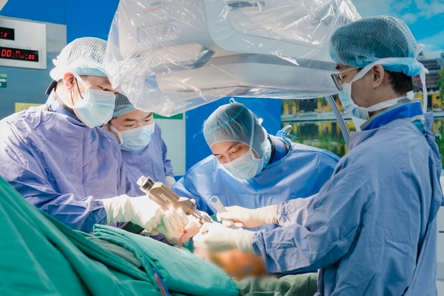 BVĐK Hồng Ngọc hợp tác quốc tế công bố nghiên cứu phẫu thuật kết hợp xương ổ cối trên thư viện y khoa danh tiếng thế giới- Ảnh 2. BVĐK Hồng Ngọc hợp tác quốc tế công bố nghiên cứu phẫu thuật kết hợp xương ổ cối trên thư viện y khoa danh tiếng thế giới- Ảnh 2.