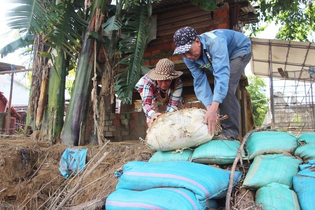 Sạt lở đe dọa ‘nuốt’ nhà dân, hàng trăm hộ ven sông thấp thỏm lo sợ- Ảnh 7.