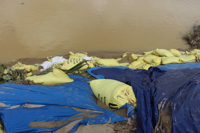 Sạt lở đe dọa ‘nuốt’ nhà dân, hàng trăm hộ ven sông thấp thỏm lo sợ- Ảnh 8.