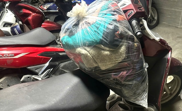 Máy hút ẩm 'đắt khách' trong thời tiết nồm ẩm bất thường ở miền Bắc- Ảnh 2. Máy hút ẩm 'đắt khách' trong thời tiết nồm ẩm bất thường ở miền Bắc- Ảnh 2.