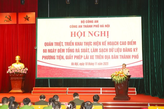 Hà Nội triển khai 60 ngày làm sạch dữ liệu GPLX, Đăng ký xe, người dân phối hợp thế nào? - Ảnh 2. Hà Nội triển khai 60 ngày làm sạch dữ liệu GPLX, Đăng ký xe, người dân phối hợp thế nào? - Ảnh 2.