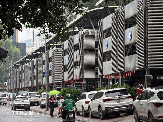 Hà Nội 'khát' bãi đỗ xe: Cần giải pháp mạnh để biến quy hoạch thành hiện thực- Ảnh 1. Hà Nội 'khát' bãi đỗ xe: Cần giải pháp mạnh để biến quy hoạch thành hiện thực- Ảnh 1.