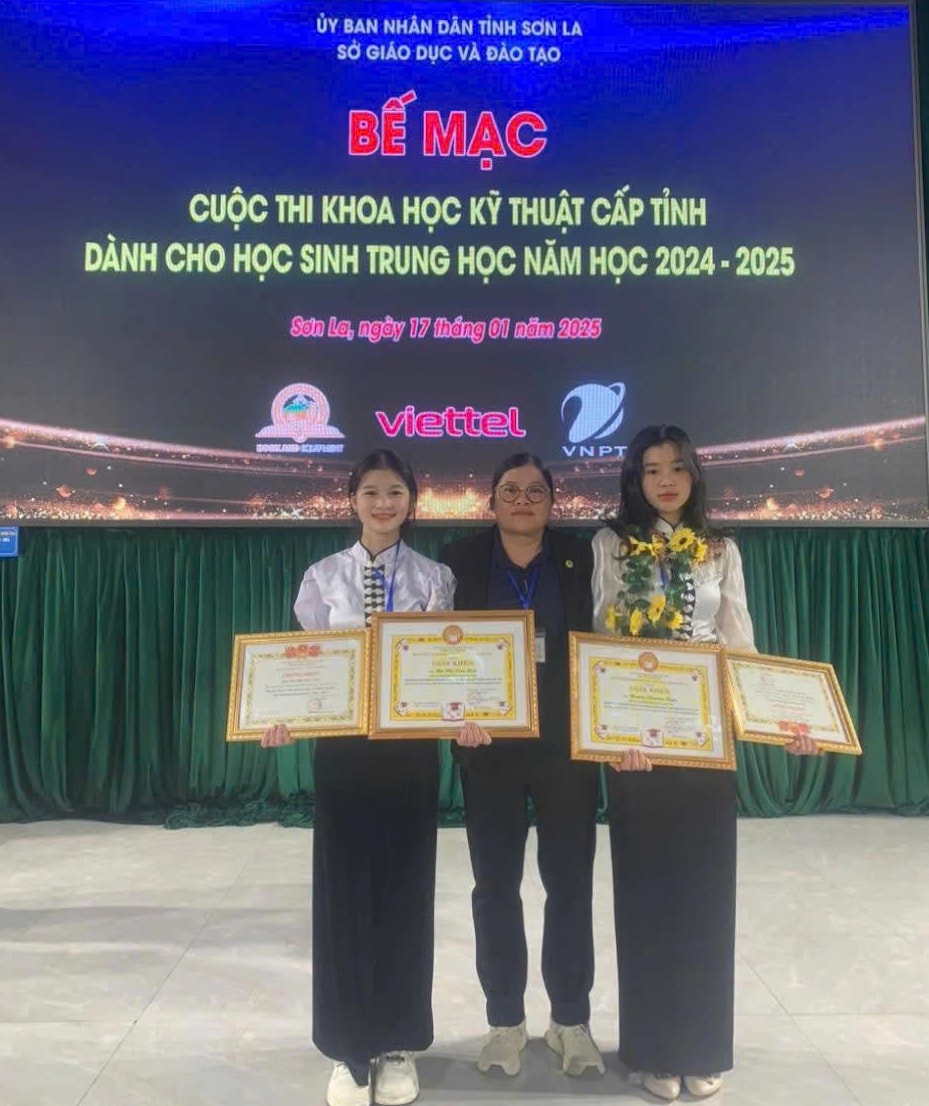 Cô giáo vùng cao 'thắp lửa' khởi nghiệp xanh từ dược liệu- Ảnh 5. Cô giáo vùng cao 'thắp lửa' khởi nghiệp xanh từ dược liệu- Ảnh 5.